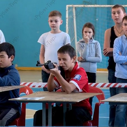 Волжские школьники сдают ГТО в электронном тире Рубин (Видео)